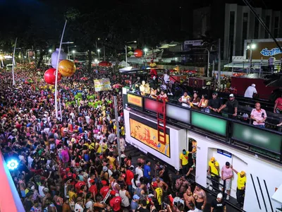 Carnaval de Salvador tem axé, blocos afro e tradição