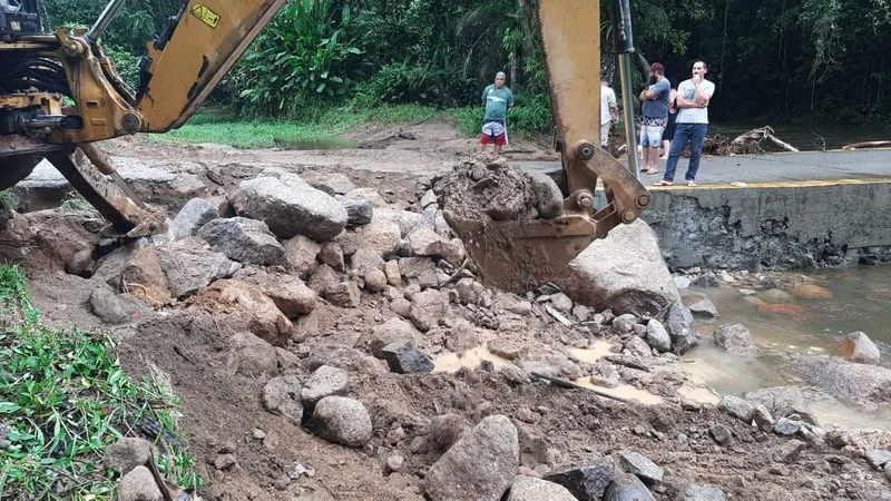 Criança de 7 anos morre após deslizamento de pedra em Ubatuba