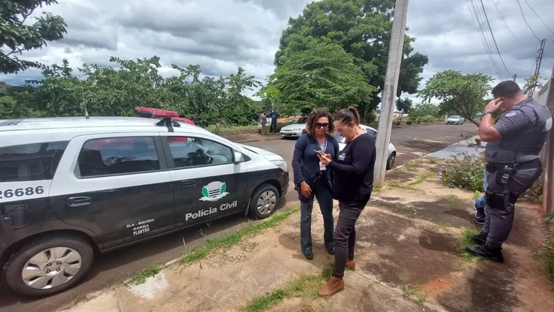 O homem usou a força da água para matar os animais