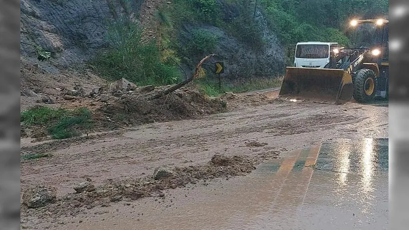 SP: Pelo menos 20 pessoas morrem por causa de chuvas no litoral Norte