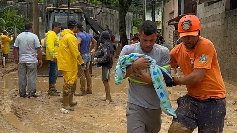 Sobe para 57 o número de mortos pelas chuvas no litoral Norte de São Paulo