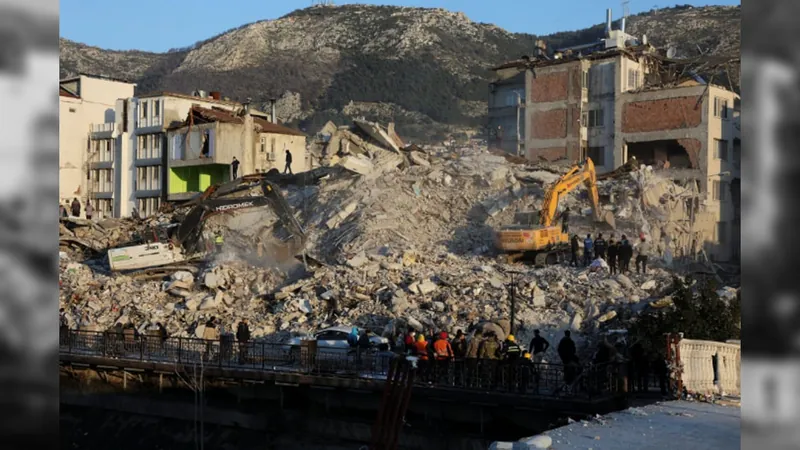 Novo terremoto na Turquia mata pelo menos uma pessoa e deixa 70 feridas