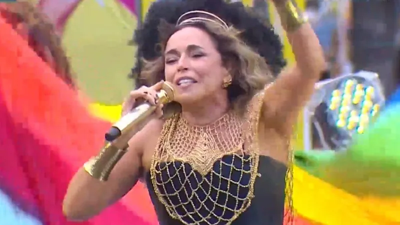 Daniela Mercury levanta bandeira em trio: "Todo mundo pode namorar quem quiser"