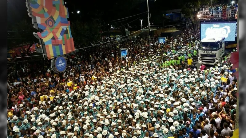 Último dia de Carnaval em Salvador conta com apresentação de Claudia Leite