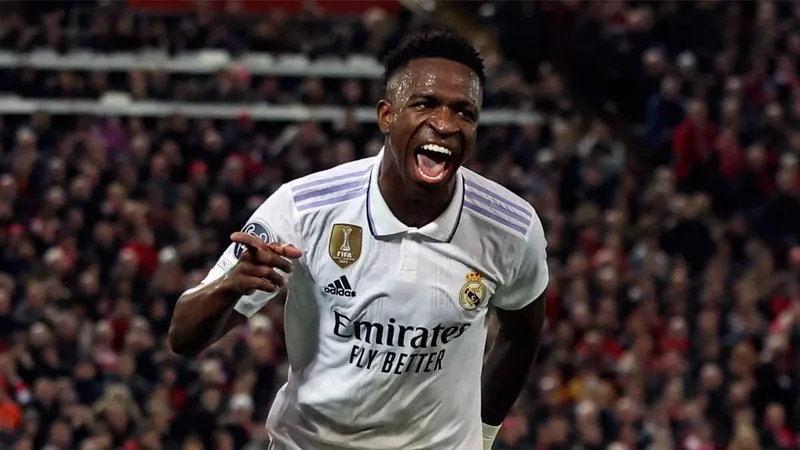 "Vinícius Jr. está marcando uma era no Real Madrid", elogia Ancelotti