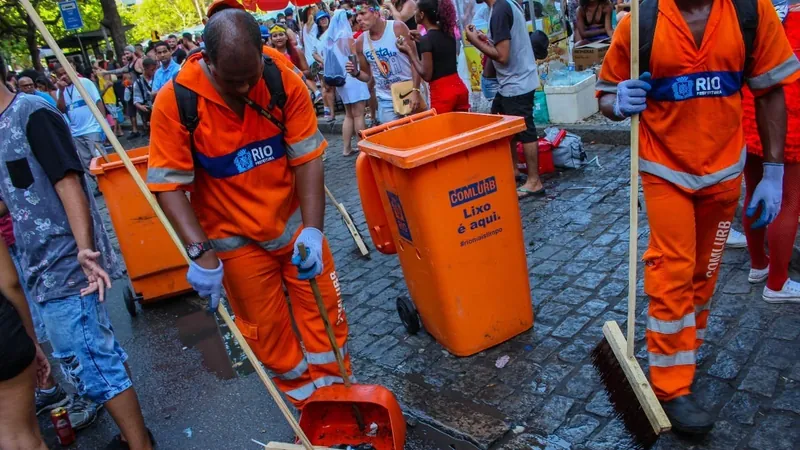 Carnaval: mais de 1000 toneladas de lixo são recolhidas pelo Comlurb