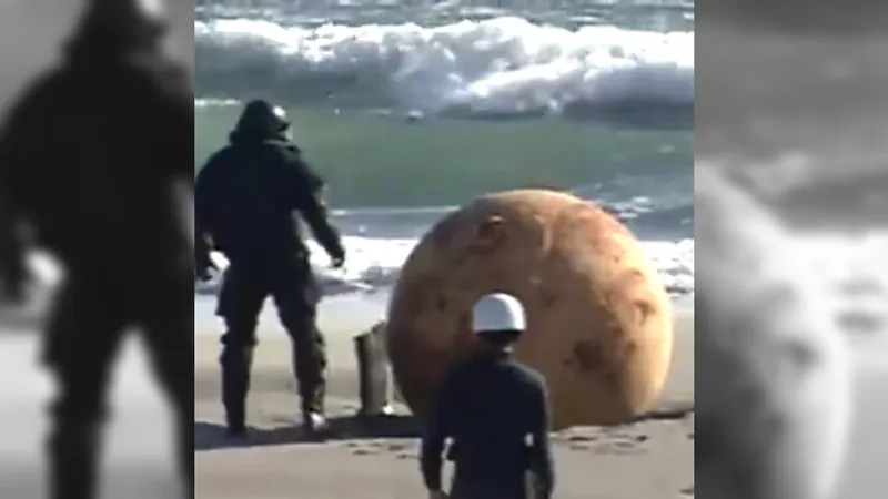 Esfera misteriosa aparece em praia no Japão