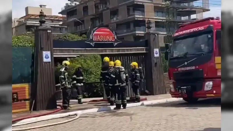 Incêndio destrói boate Warung em Itajaí (SC)