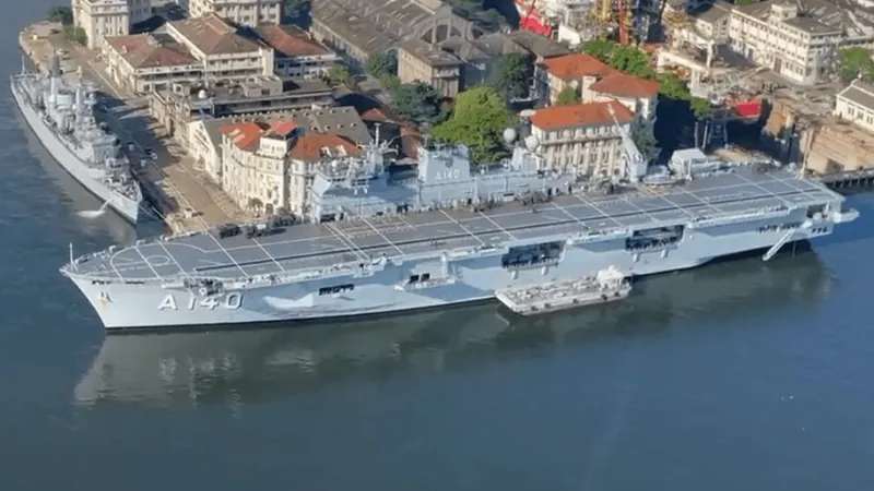 Navio da Marinha leva hospital de campanha para o Litoral Norte de SP