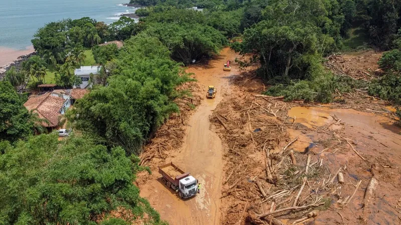 Tragédia no litoral de SP: mercados inflacionam preços e racionam produtos