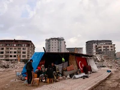 Turquia oferece auxílio e proíbe demissões em regiões afetadas por terremotos