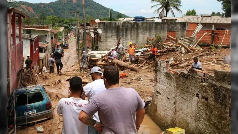 SP: Tarcísio de Freitas anuncia instalação de sirenes para alerta de chuvas