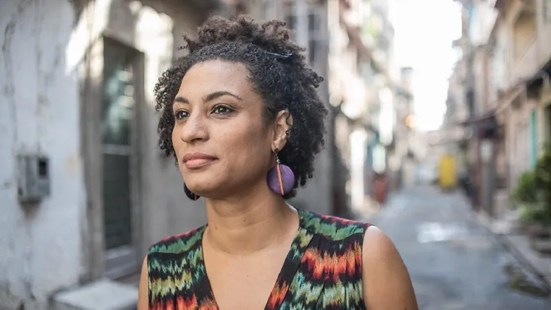 Justiça vai ouvir acusado de ofender honra e memória de Marielle Franco