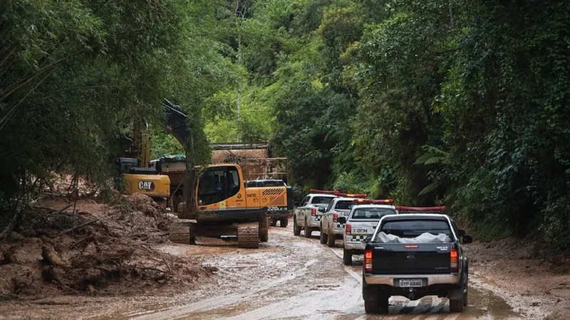 Sobe para 54 o número de óbitos após chuva recorde no Litoral Norte