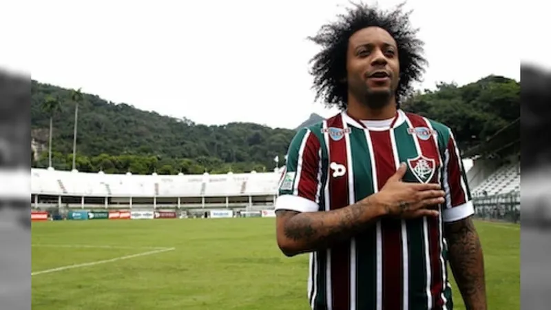 Fluminense anuncia contratação do lateral-esquerdo Marcelo