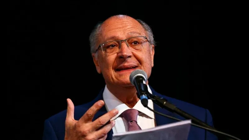 Alckmin diz que estuda aproveitar moradias em Bertioga para receber desabrigados