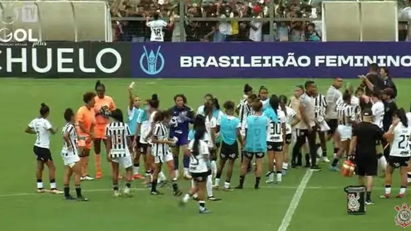 Meninas do Ceará chorando após derrota