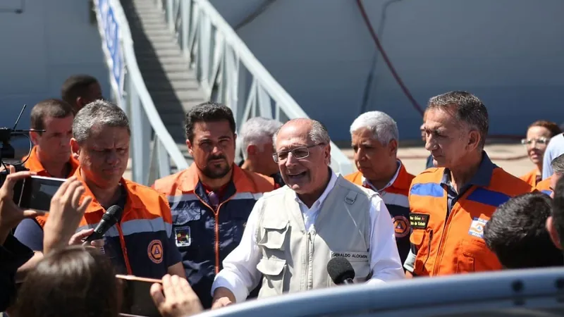 Alckmin visita áreas afetadas pelas chuvas em São Sebastião (SP)