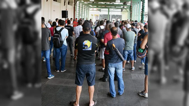 Greve do metrô de BH continua: Metroviários decidem manter paralisação total