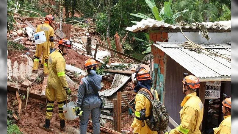 Mortes no Litoral Norte de SP chegam a 64 no 8º dia de buscas