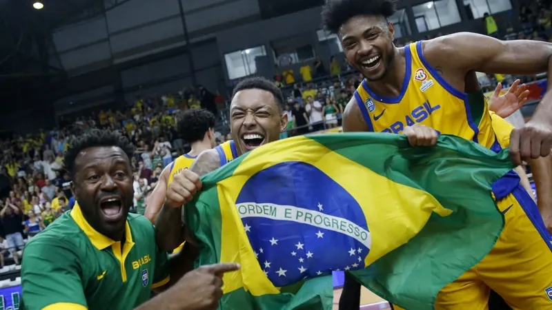Brasil vence Estados Unidos e garante vaga na Copa do Mundo de Basquete -  Jogada - Diário do Nordeste
