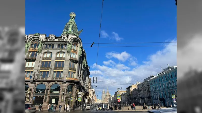Céu de São Petersburgo nesta terça