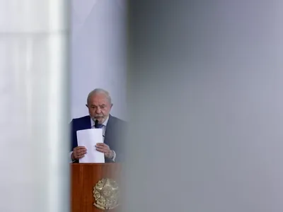Governo Lula deve retomar 75% das cobranças de tributos sobre gasolina
