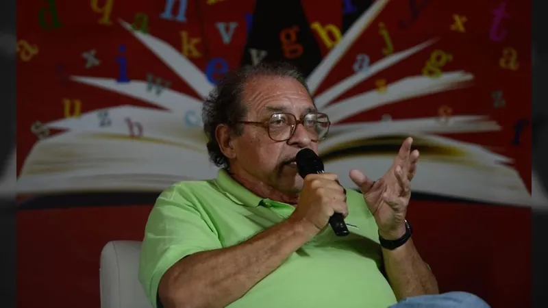 Ruy Castro toma posse na Academia Brasileira de Letras nesta sexta