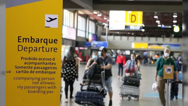 Máscaras deixam de ser obrigatórias em aeroportos e aviões, define Anvisa