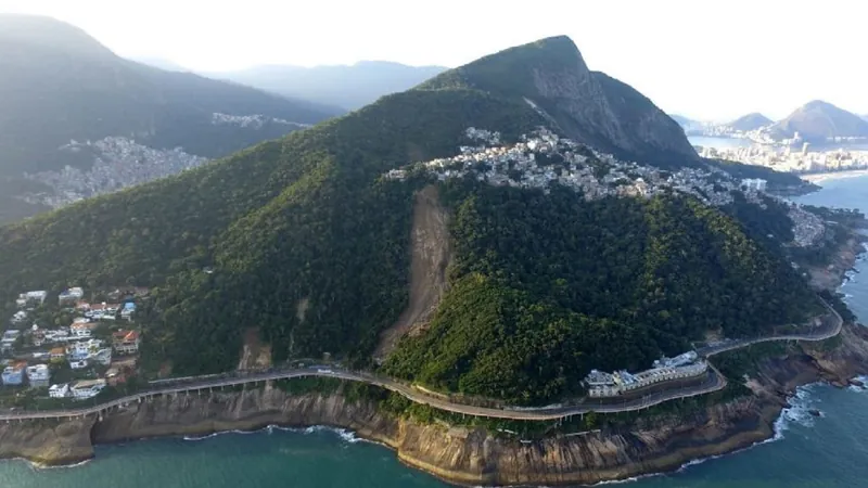 Paes diz que obras na Avenida Niemeyer devem começar e terminar ainda este ano