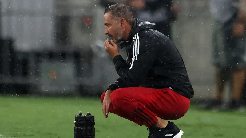 "Estamos no caminho certo", diz Vítor Pereira após derrota do Flamengo