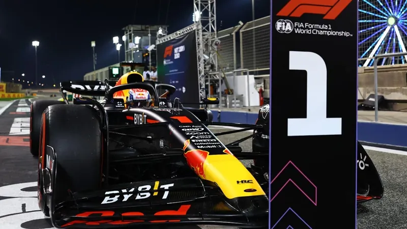 GP do Bahrein: Verstappen comemora pole position após 'começo difícil