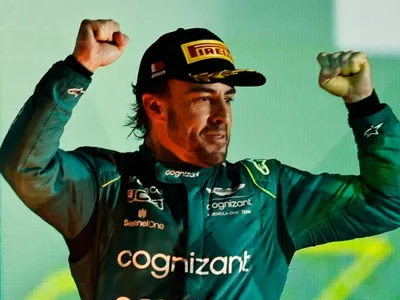 De volta ao pódio: Assista às ultrapassagens de Alonso em Hamilton e Sainz