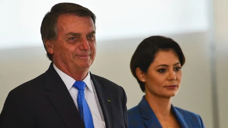 Servidora do Planalto afirma que Michelle Bolsonaro recebeu pacote de joias