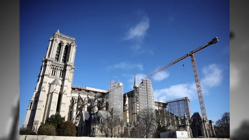Catedral de Notre Dame deve reabrir no final de 2024 depois de restauração