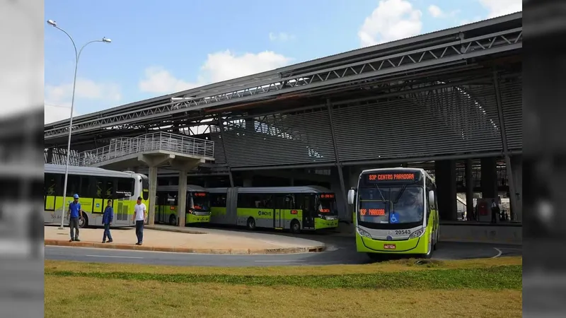 Falsos foliões destroem quase 100 ônibus durante carnaval de BH