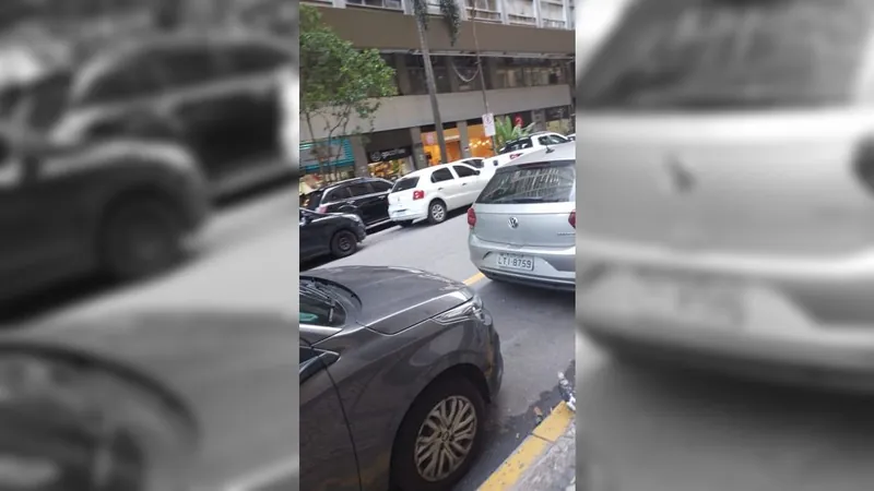 Parlamentares da Alerj atrapalham trânsito no Centro do Rio