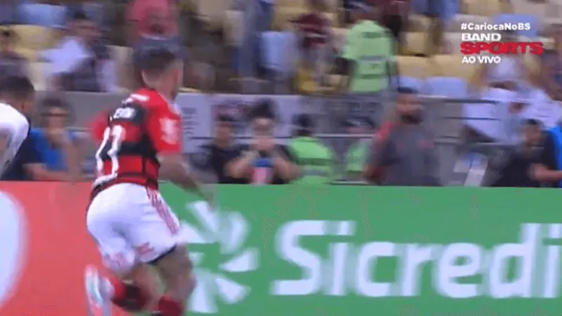 Everton Cebolinha faz golaço para o Flamengo contra o Fluminense