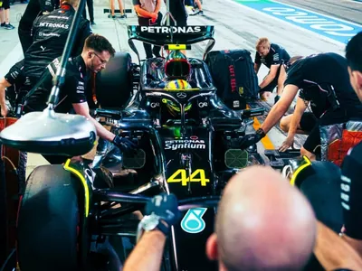 Mercedes já avalia mudanças no carro de 2023; Hamilton faz críticas à equipe