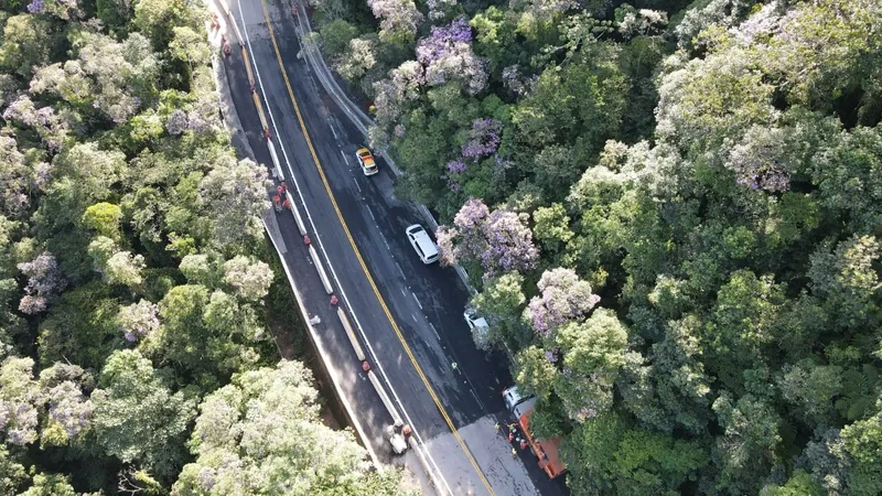 Rodovia Mogi-Bertioga é reaberta, mas obras continuam após temporal