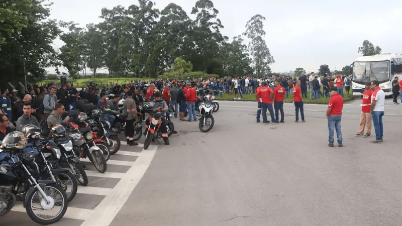 VÍDEO: Trabalhadores da Gerdau fazem paralisação nesta quarta (08)