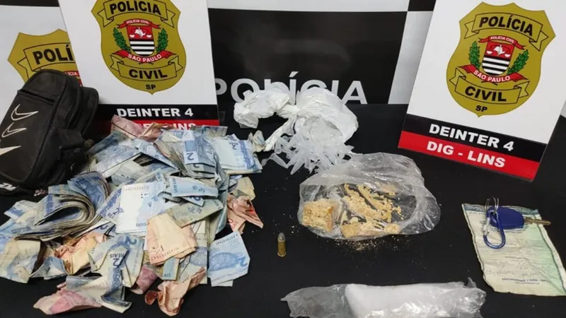 Ele estava de posse de pedras de crack e cocaína