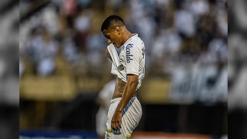 Ângelo agradece interesse do Flamengo, mas permanece no Santos