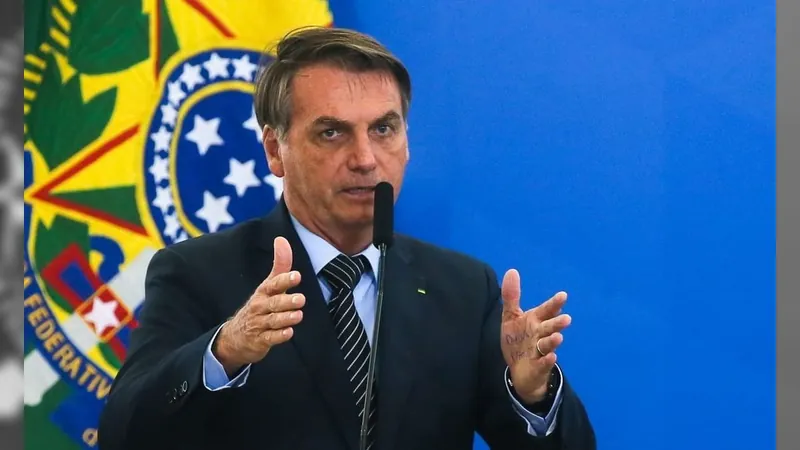 CGU retira sigilo sobre cartão de vacinação de Bolsonaro