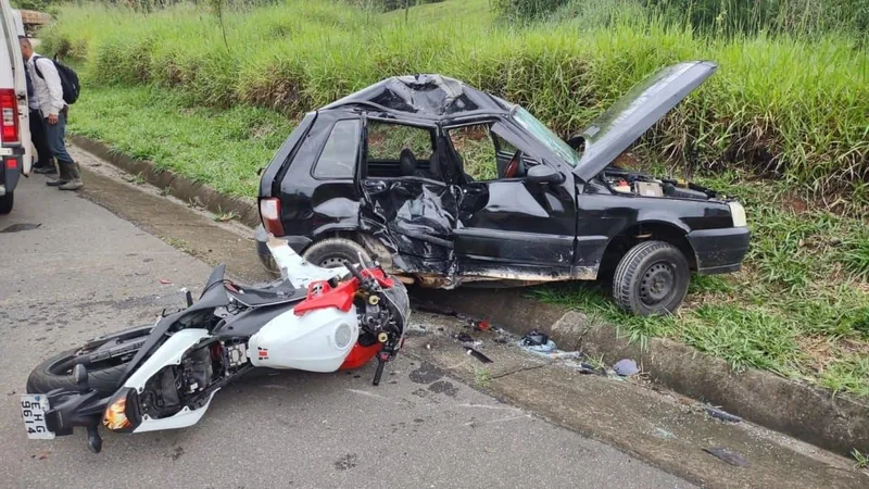 Acidente deixa quatro pessoas feridas em rodovia de Guaratinguetá