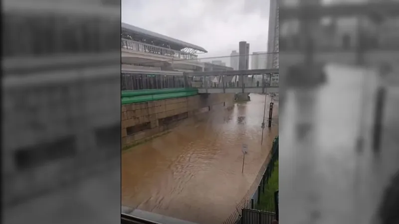 Fortes chuvas provocam alagamentos na cidade de São Paulo