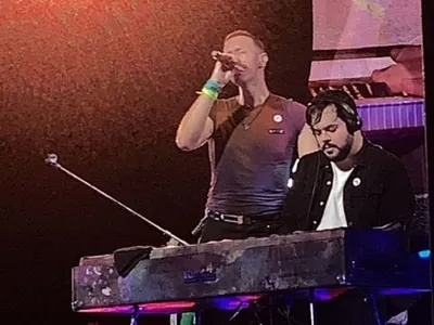 'Foi um choque': fã de Coldplay conta como foi tocar com Chris Martin em show