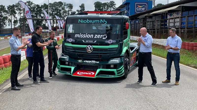 Copa Truck 2023 terá primeiro caminhão de corrida híbrido elétrico do mundo