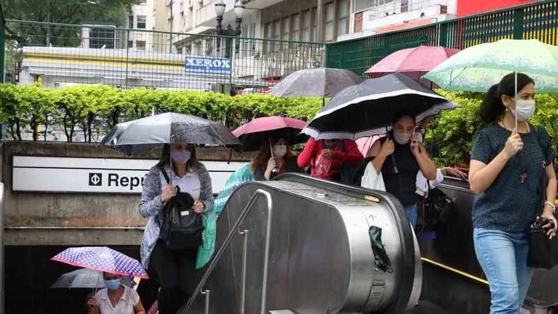 Temporais diminuem em SP a partir de quarta (15); chuva tem provocado estragos