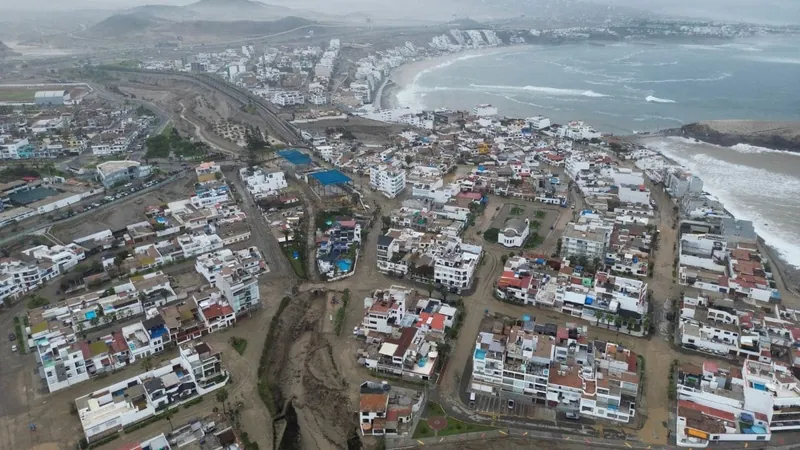 Ciclone Yáku atinge Peru e coloca país em alerta para enchentes e deslizamentos